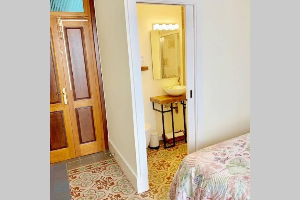 شقة سيدجيس  في Cozy Studio With Balcony In The Best Place المظهر الخارجي الصورة