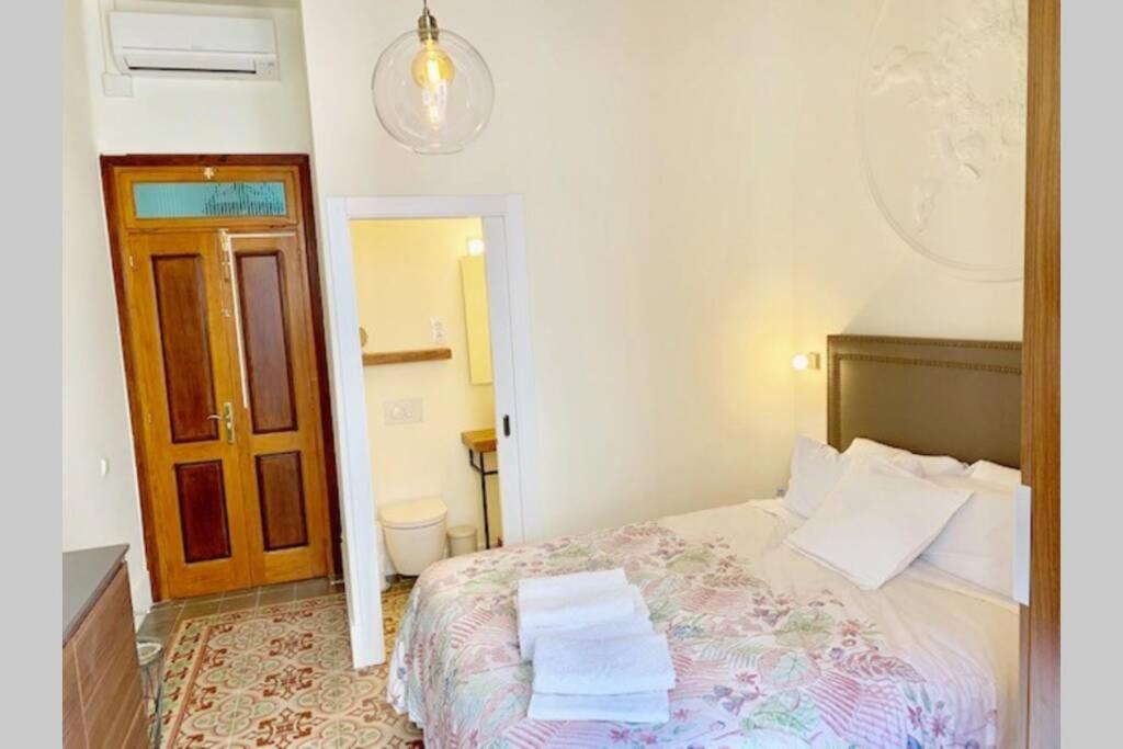 شقة سيدجيس  في Cozy Studio With Balcony In The Best Place المظهر الخارجي الصورة