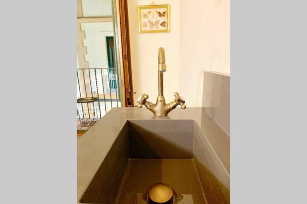 شقة سيدجيس  في Cozy Studio With Balcony In The Best Place المظهر الخارجي الصورة
