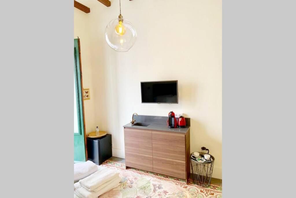 شقة سيدجيس  في Cozy Studio With Balcony In The Best Place المظهر الخارجي الصورة