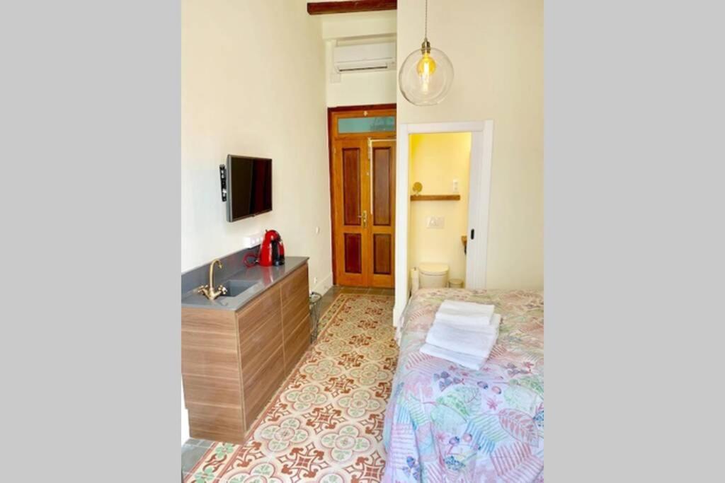 شقة سيدجيس  في Cozy Studio With Balcony In The Best Place المظهر الخارجي الصورة